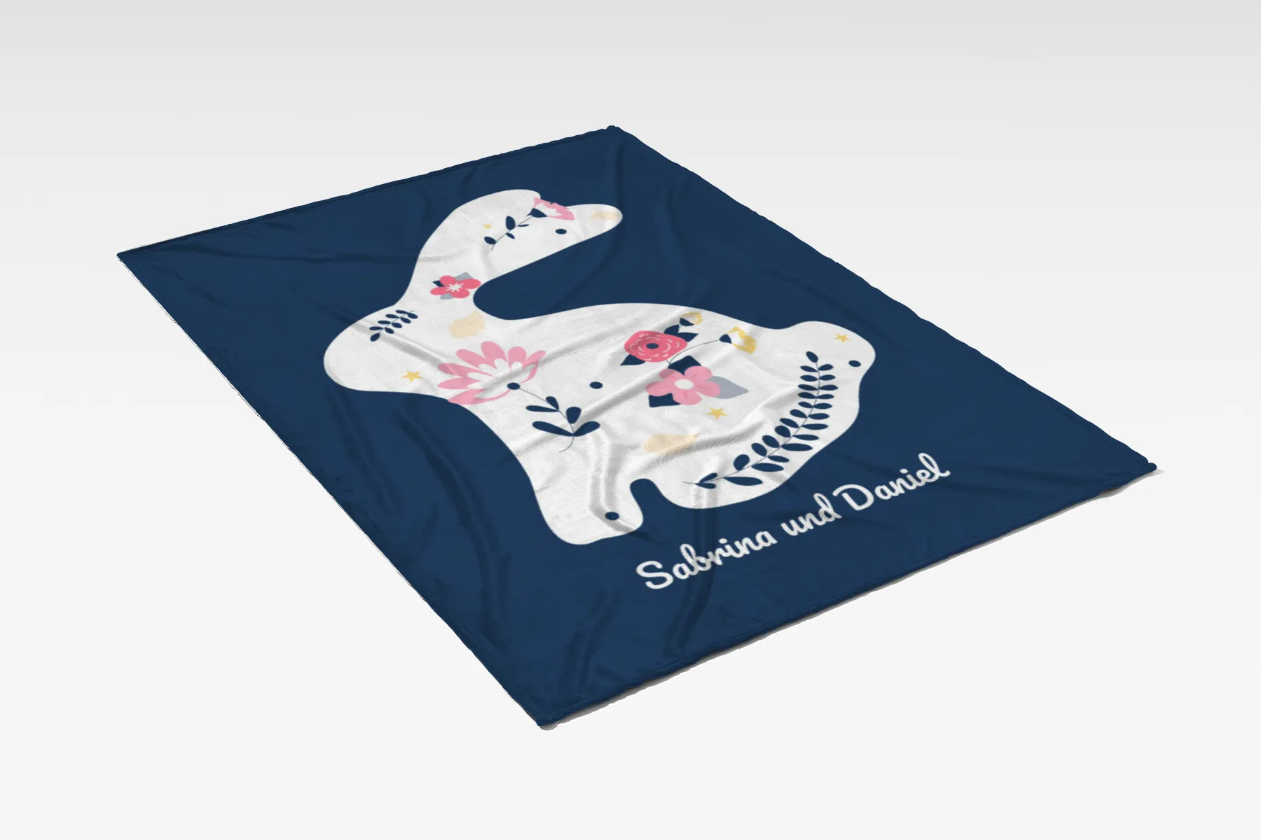 Kuscheldecke Hase mit Blüten - mit Namen personalisierbar - Geschenkidee Geburtstag, Ostern Hase mit Blüten 125 x 155 cm