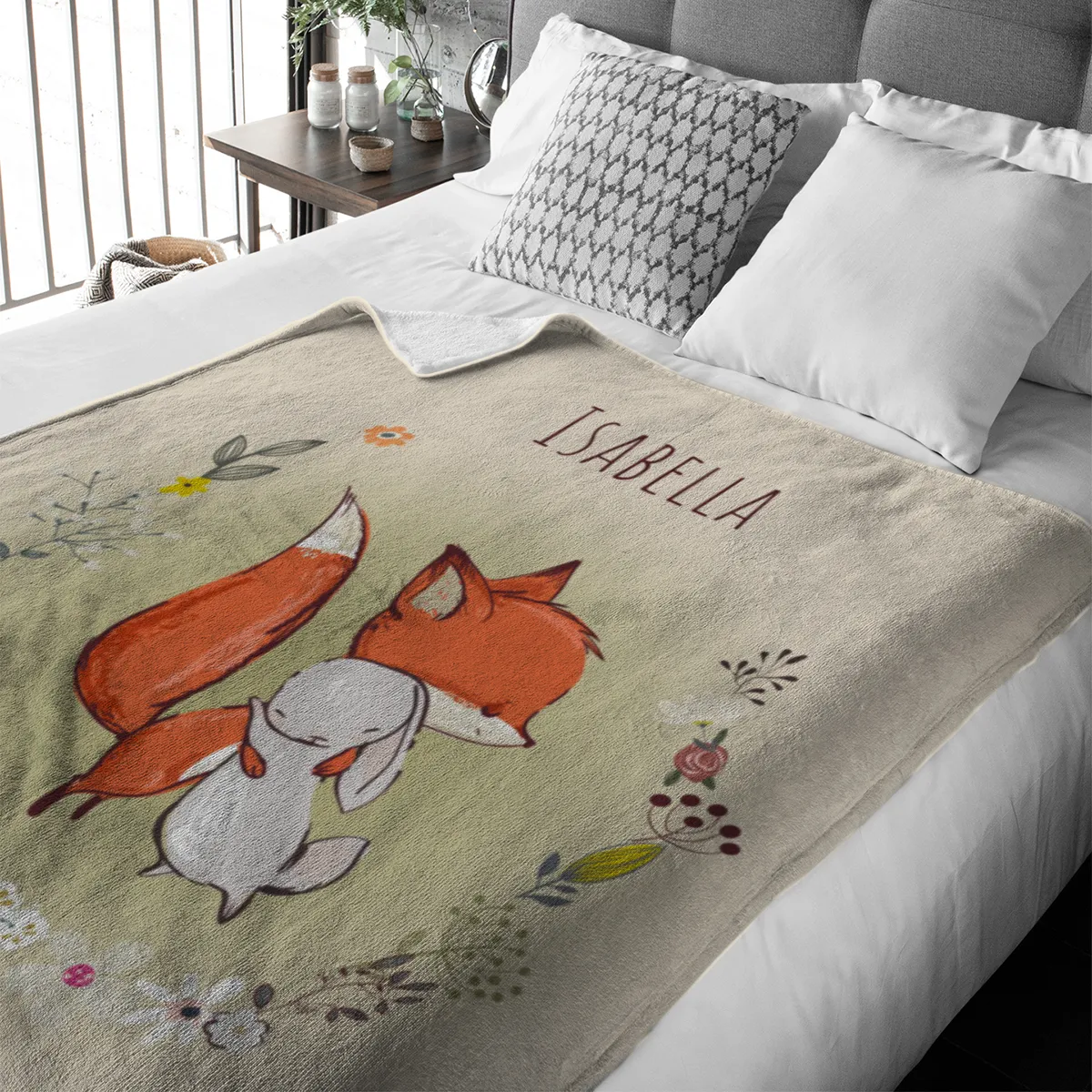 Babydecke mit Namen personalisierbar, Kuscheldecke, Namensdecke mit niedlichem Tiermotiv, Geschenkidee Geburtstag Motiv Fuchs und Hase 75 x 100 cm