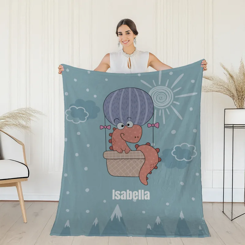 Babydecke mit Namen personalisierbar, Kuscheldecke, Namensdecke mit niedlichem Tiermotiv, Geschenkidee Geburtstag Motiv Luftfahrer Dino 75 x 100 cm