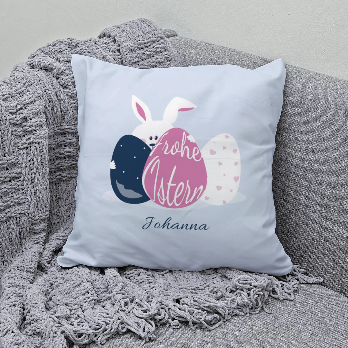 Namenskissen Osterhase - Samtkissenbezug frecher Hase - mit Namen personalisierbar - Osterdeko - Geschenkidee Ostern Hase Ostereier 40 x 40 cm
