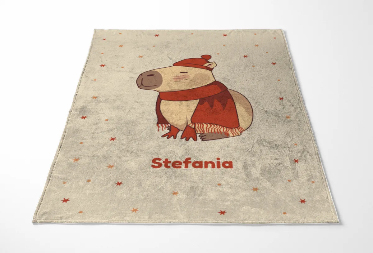 Wohndecke mit Namen personalisierbar, Kuscheldecke, niedliche Namensdecke mit Capybara, Geschenkidee Geburtstag Motiv Capy Wintermütze 140 x 200 cm