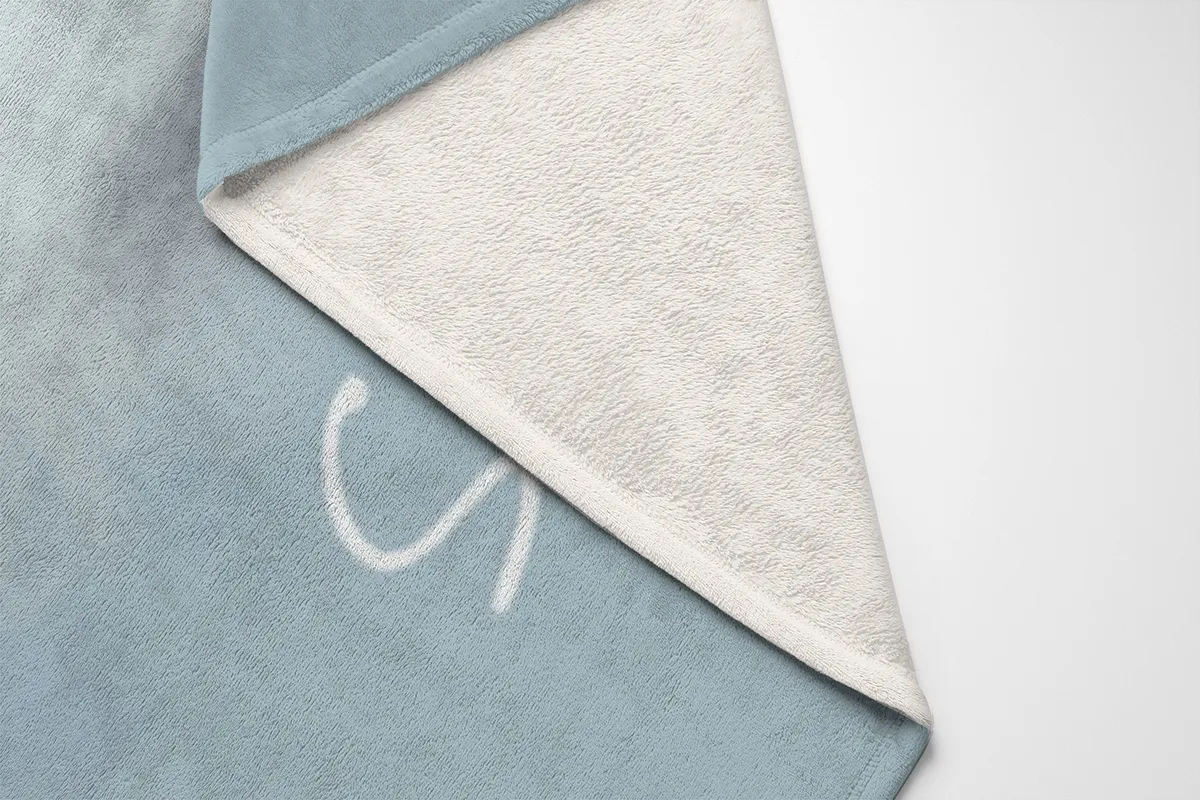 Personalisierte Kuscheldecke Rehkitz - Kuscheldecke mit Namen und niedlichem Rehkitz - Kuscheldecke 75 x 100 cm mit Namen personalisierbar - Geschenkidee Weihnachten Rehkitz 75 x 100 cm