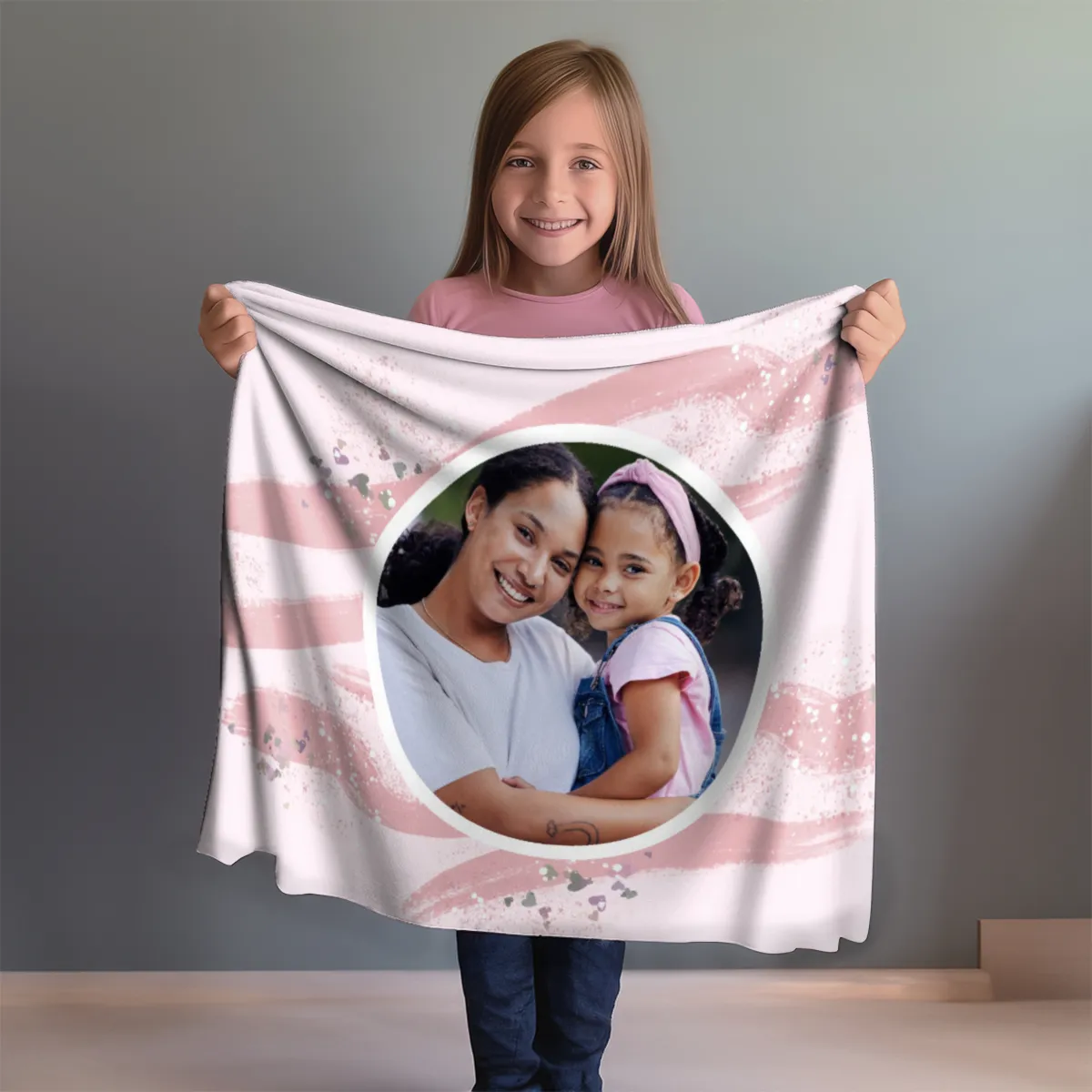 Kuscheldecke rosa 140 x 200 cm - mit Foto personalisierbar - Fotodecke selbst gestalten - Geschenkidee Muttertag, Geburtstag - Pinselstriche Hearts rose