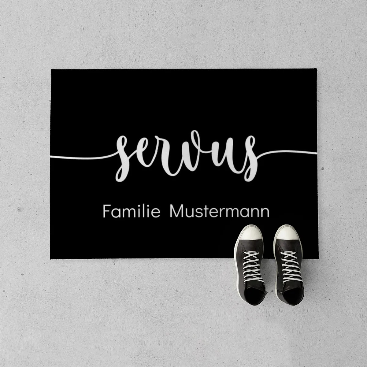 Fußmatte personalisiert - Geschenkidee für Familie, Paare, zum Einzug - Türvorleger mit Namen bedruckt - Motiv Servus schwarz 70 x 50 cm