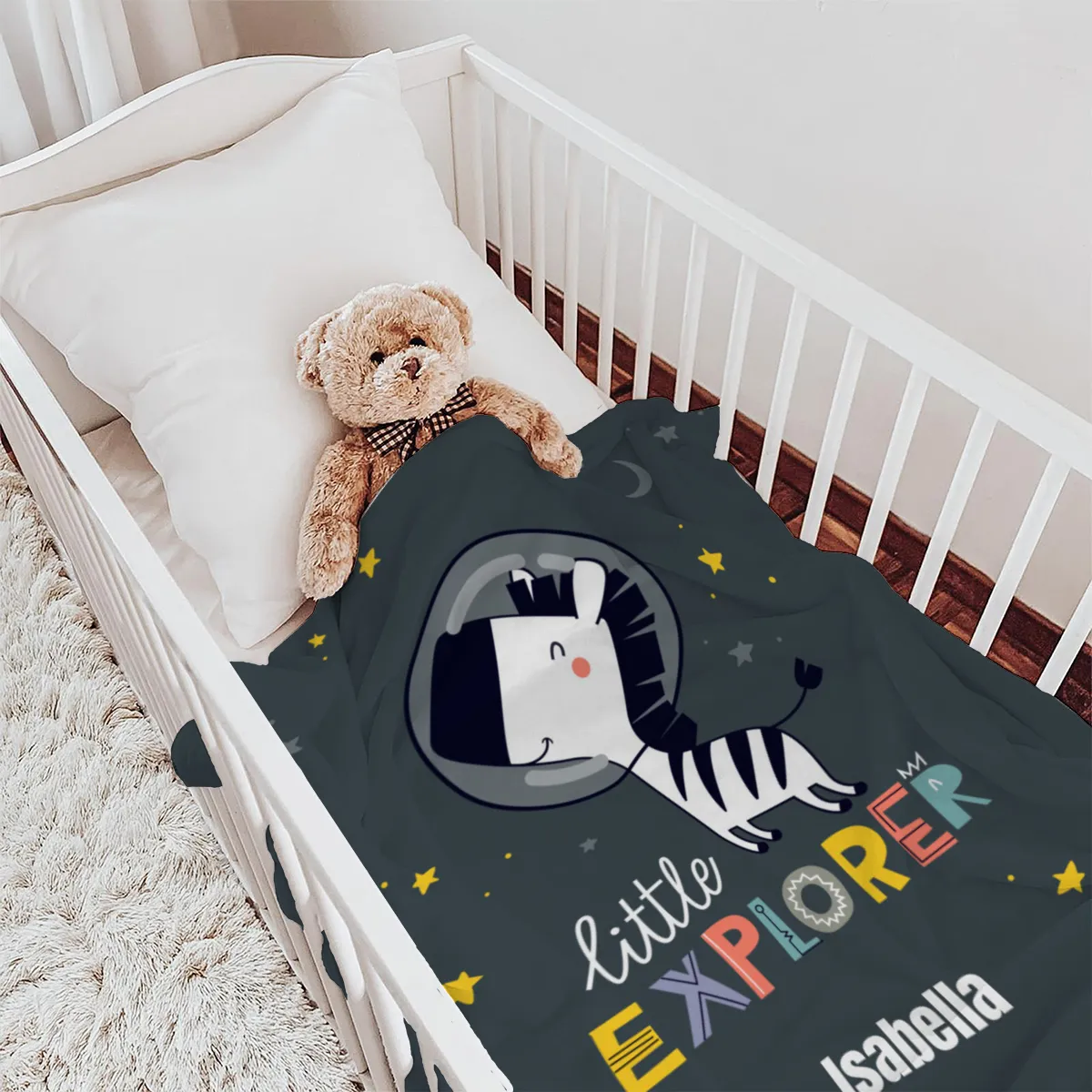 Wohndecke mit Namen personalisierbar, Kuscheldecke, Namensdecke mit niedlichem Tiermotiv, Geschenkidee Geburtstag Motiv Zebra Little Explorer 140 x 200 cm