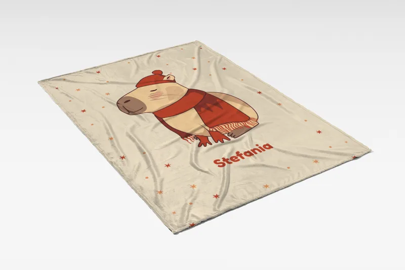 Wohndecke mit Namen personalisierbar, Kuscheldecke, niedliche Namensdecke mit Capybara, Geschenkidee Geburtstag Motiv Capy Wintermütze 140 x 200 cm