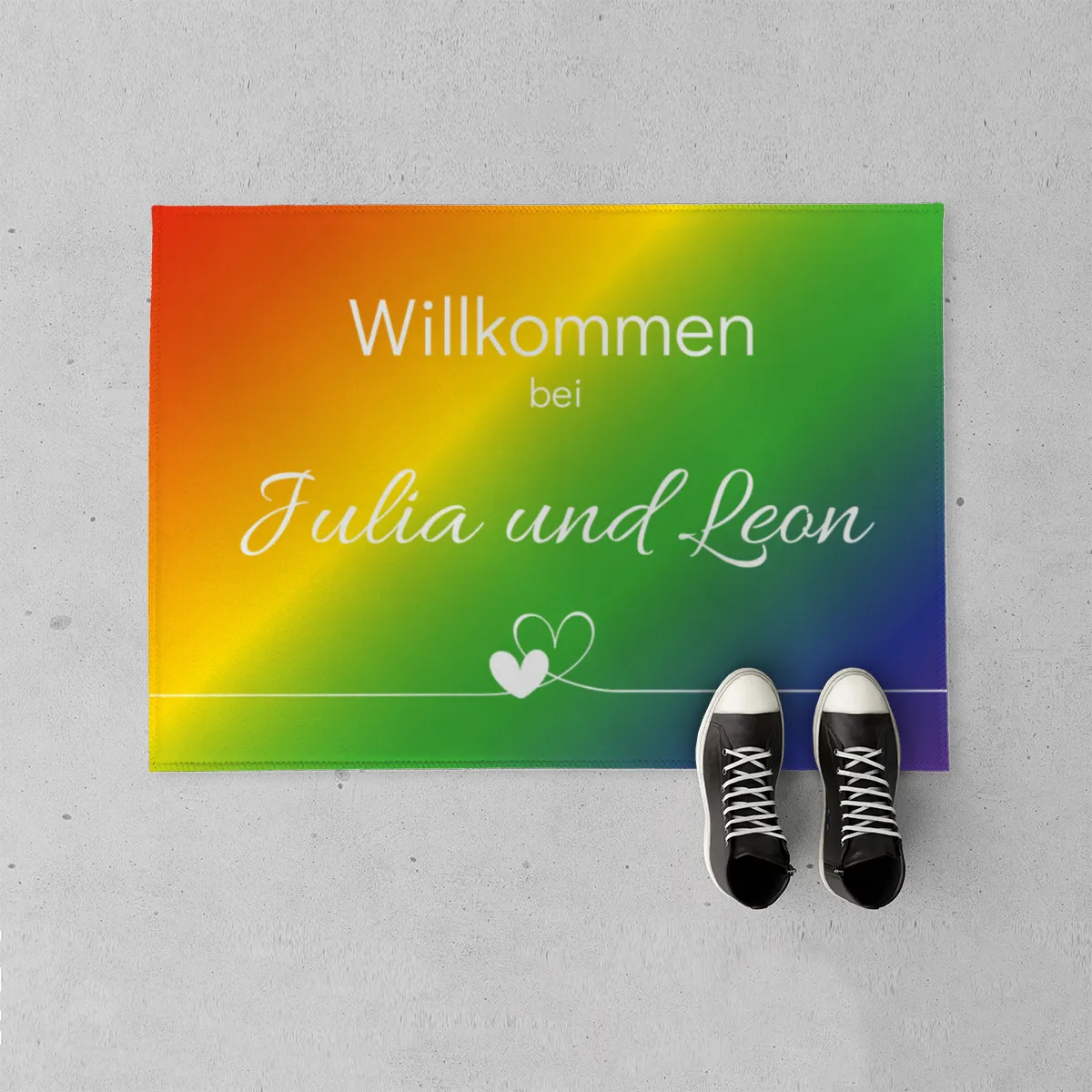 Personalisierte Fußmatte Willkommen Herzen - mit Name personalisierbar - Geschenk zum Einzug - Fußmatte Willkommen Herzen schwarz 70 x 50 cm