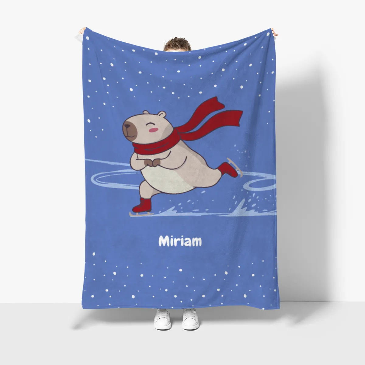 Wohndecke mit Namen personalisierbar, Kuscheldecke, niedliche Namensdecke mit Capybara, Geschenkidee Geburtstag Motiv Capy Wintermütze 140 x 200 cm