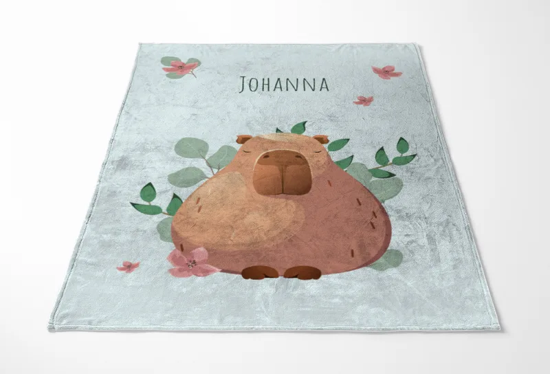 Wohndecke mit Namen personalisierbar, Kuscheldecke, niedliche Namensdecke mit Capybara, Geschenkidee Geburtstag Motiv Capy Wintermütze 140 x 200 cm